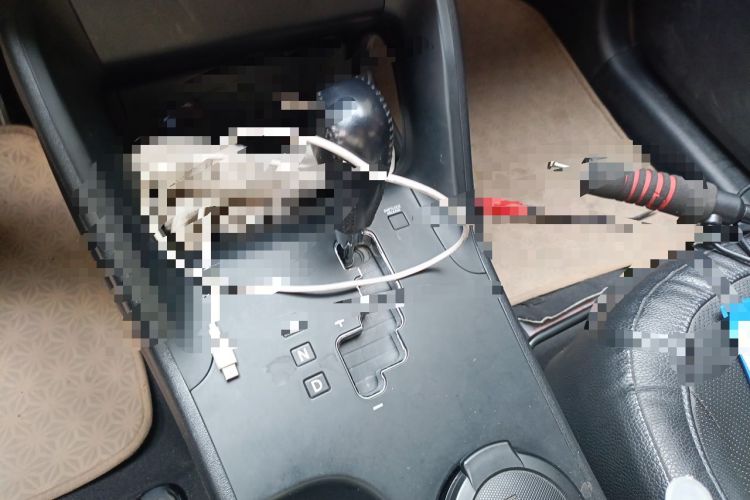 Used Hyundai ix35 2013 2.0L Automatic Two-Wheel Drive Smart GLS China IV Standard Gear Lever