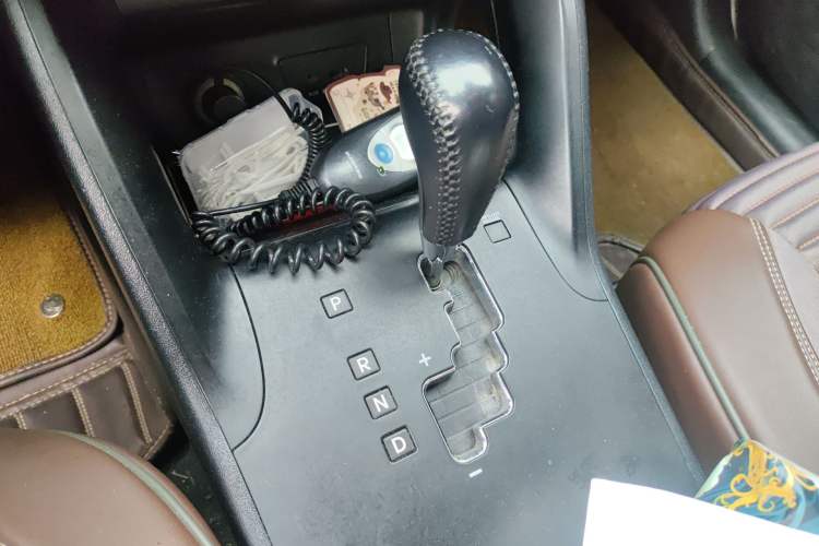 Used Hyundai ix35 2013 2.0L Automatic Two-Wheel Drive Smart GLS China IV Standard Gear Lever