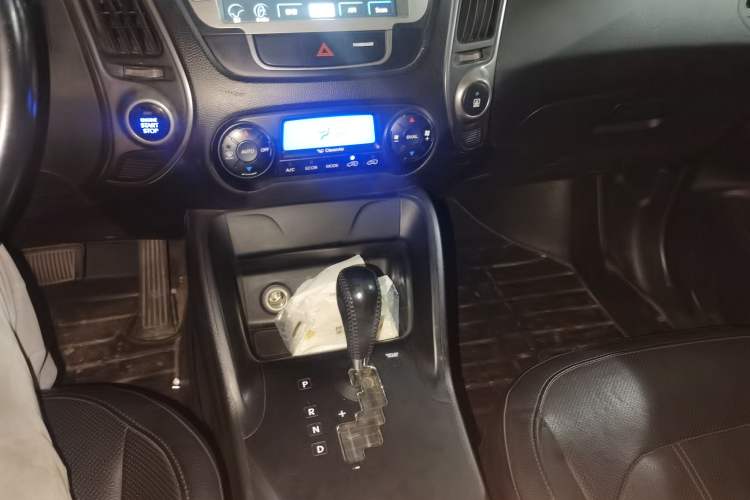 Used Hyundai ix35 2013 2.0L Automatic Two-Wheel Drive Smart GLS China V Standard Gear Lever