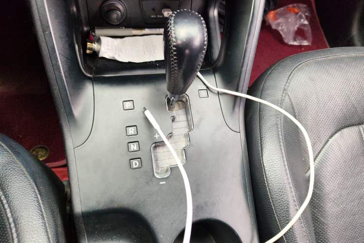 Used Hyundai ix35 2013 2.0L Automatic Two-Wheel Drive Smart GLS China IV Standard Gear Lever