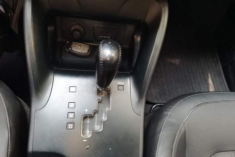 Used Hyundai ix35 2013 2.0L Automatic Two-Wheel Drive Smart GLS China IV Standard Gear Lever