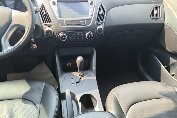 Used Hyundai ix35 2013 2.0L Automatic 2WD Comfort GL China IV Standard Gear Lever