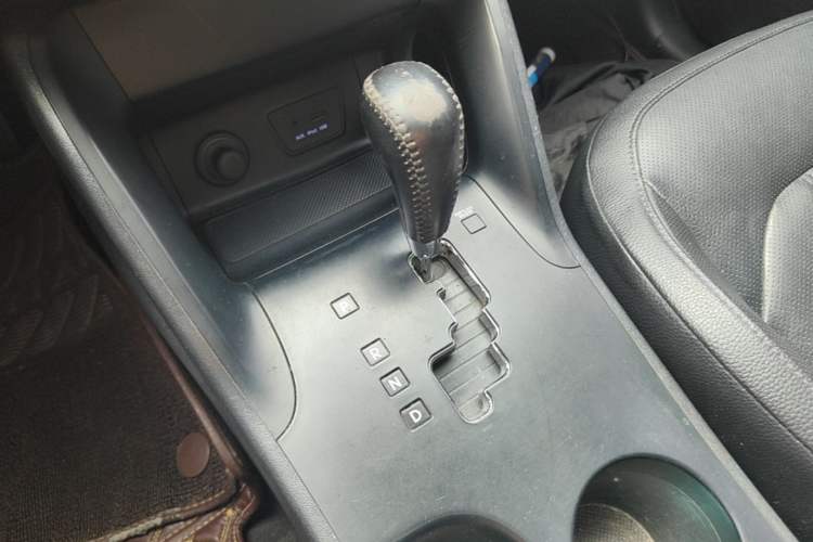 Used Hyundai ix35 2013 2.0L Automatic Two-Wheel Drive Smart GLS China IV Standard Gear Lever