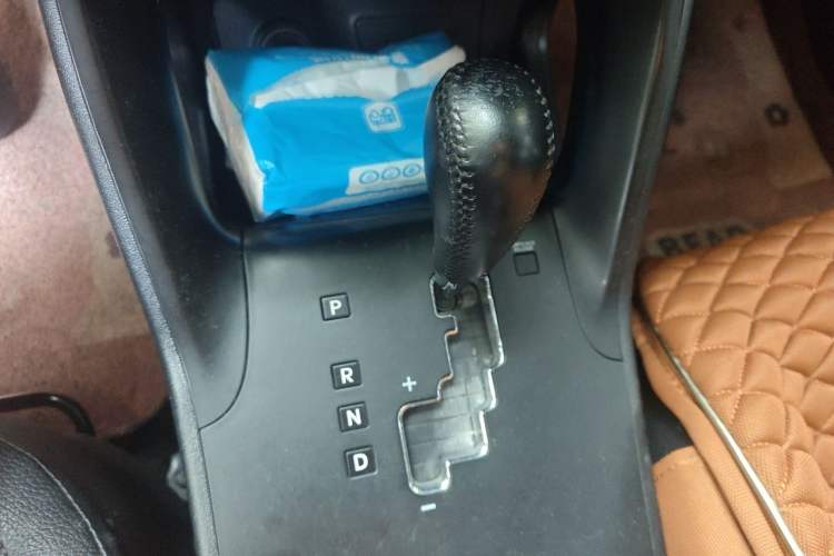 Used Hyundai ix35 2013 2.0L Automatic Two-Wheel Drive Smart GLS China IV Standard Gear Lever