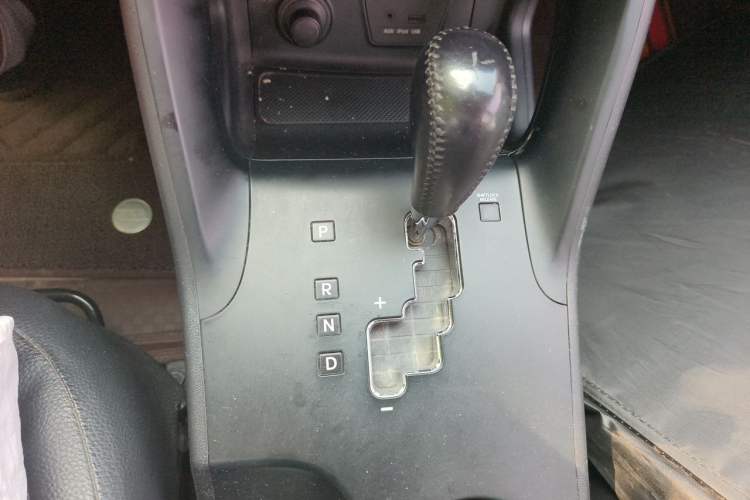 Used Hyundai ix35 2013 2.0L Automatic Two-Wheel Drive Smart GLS China IV Standard Gear Lever