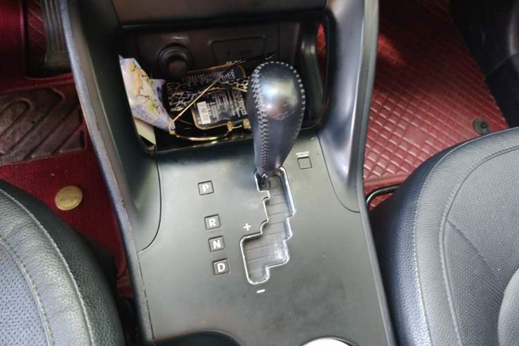 Used Hyundai ix35 2013 2.0L Automatic Two-Wheel Drive Smart GLS China IV Standard Gear Lever