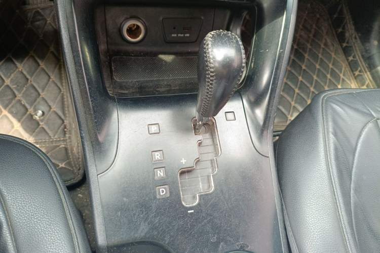 Used Hyundai ix35 2013 2.0L Automatic Two-Wheel Drive Smart GLS China IV Standard Gear Lever
