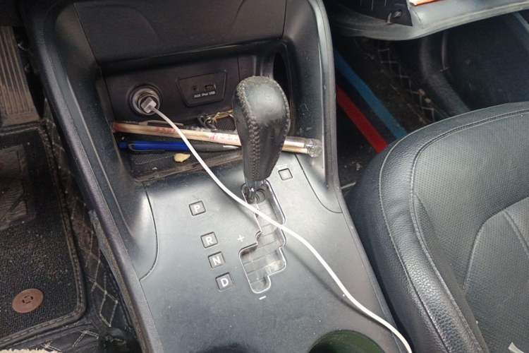 Used Hyundai ix35 2013 2.0L Automatic Two-Wheel Drive Smart GLS China IV Standard Gear Lever