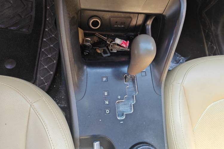 Used Hyundai ix35 2013 2.0L Automatic 2WD Comfort GL China IV Standard Gear Lever