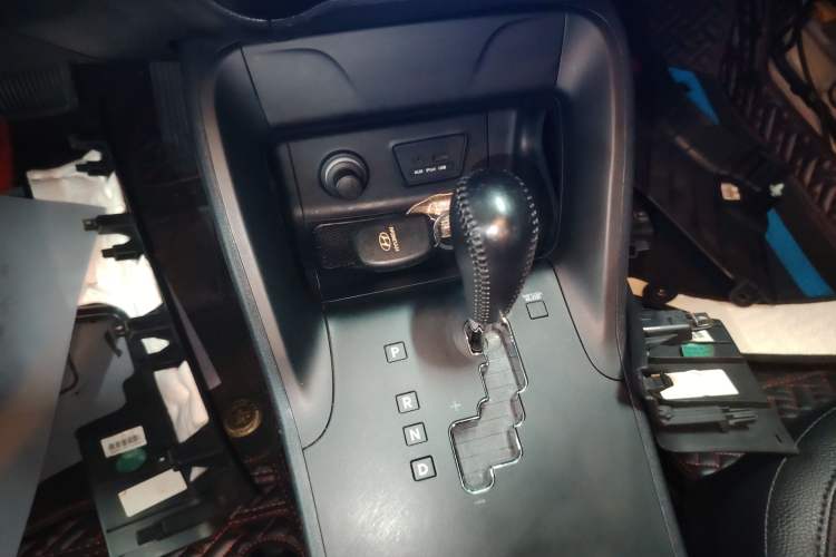 Used Hyundai ix35 2013 2.0L Automatic Two-Wheel Drive Smart GLS China IV Standard Gear Lever