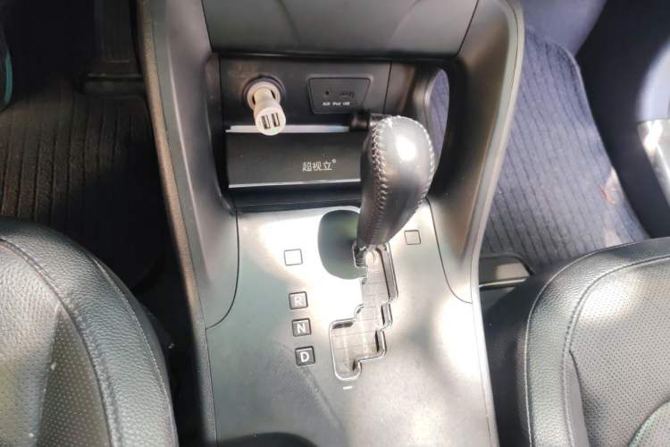Used Hyundai ix35 2013 2.0L Automatic Two-Wheel Drive Smart GLS China IV Standard Gear Lever