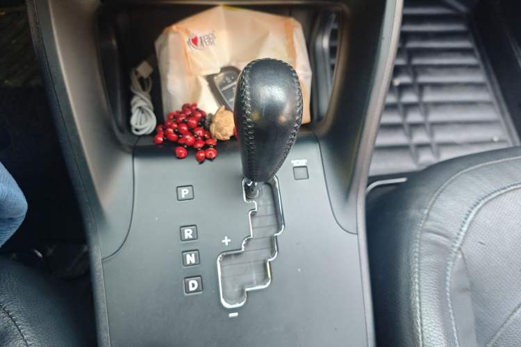 Used Hyundai ix35 2013 2.0L Automatic Two-Wheel Drive Smart GLS China IV Standard Gear Lever