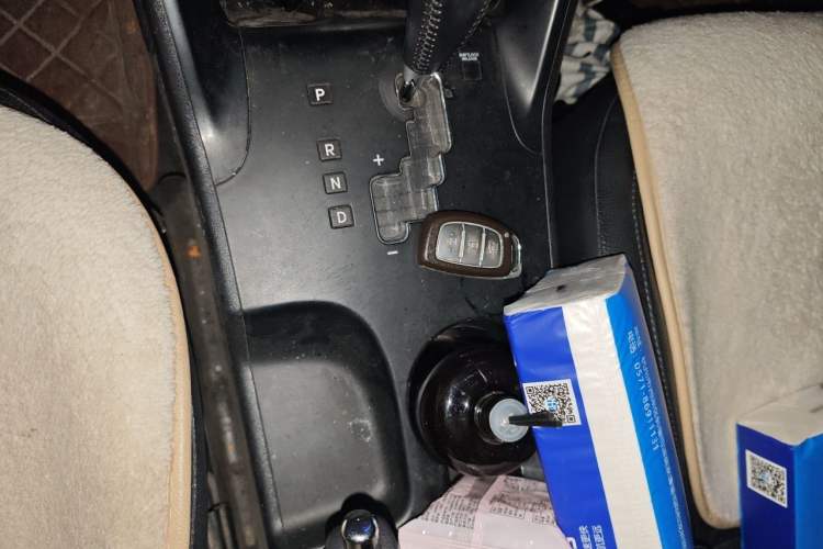 Used Hyundai ix35 2013 2.0L Automatic Two-Wheel Drive Smart GLS China IV Standard Gear Lever