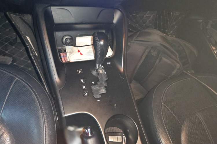 Used Hyundai ix35 2013 2.0L Automatic Two-Wheel Drive Smart GLS China IV Standard Gear Lever