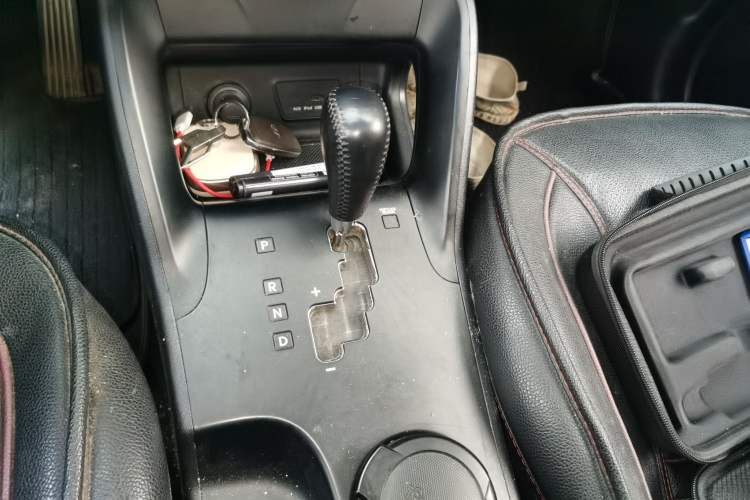 Used Hyundai ix35 2013 2.0L Automatic Two-Wheel Drive Smart GLS China IV Standard Gear Lever