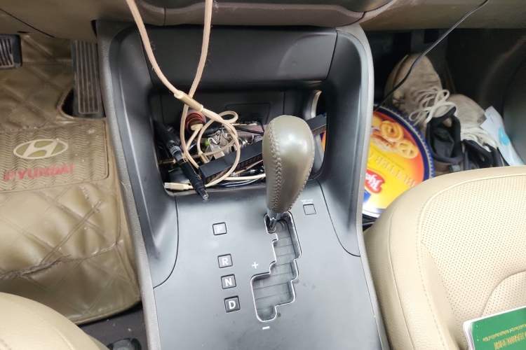 Used Hyundai ix35 2013 2.0L Automatic Two-Wheel Drive Smart GLS China IV Standard Gear Lever