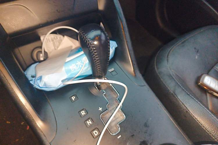 Used Hyundai ix35 2013 2.0L Automatic Two-Wheel Drive Smart GLS China IV Standard Gear Lever