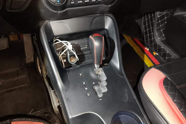 Used Hyundai ix35 2013 2.0L Automatic 4x4 Intelligent GLS China IV Standard Gear Lever