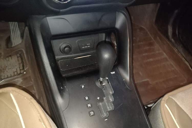 Used Hyundai ix35 2013 2.0L Automatic 2WD Comfort GL China IV Standard Gear Lever