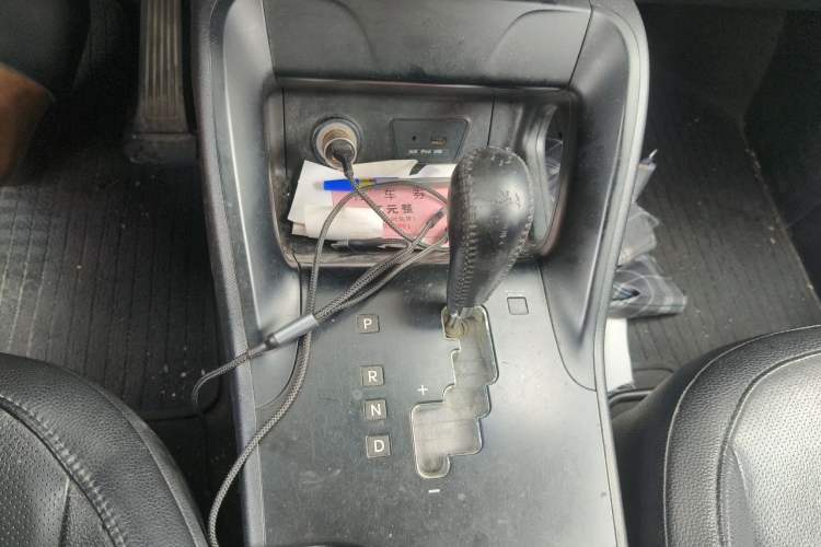 Used Hyundai ix35 2013 2.0L Automatic Two-Wheel Drive Smart GLS China IV Standard Gear Lever