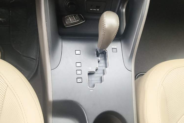 Used Hyundai ix35 2013 2.0L Automatic Two-Wheel Drive Smart GLS China V Standard Gear Lever