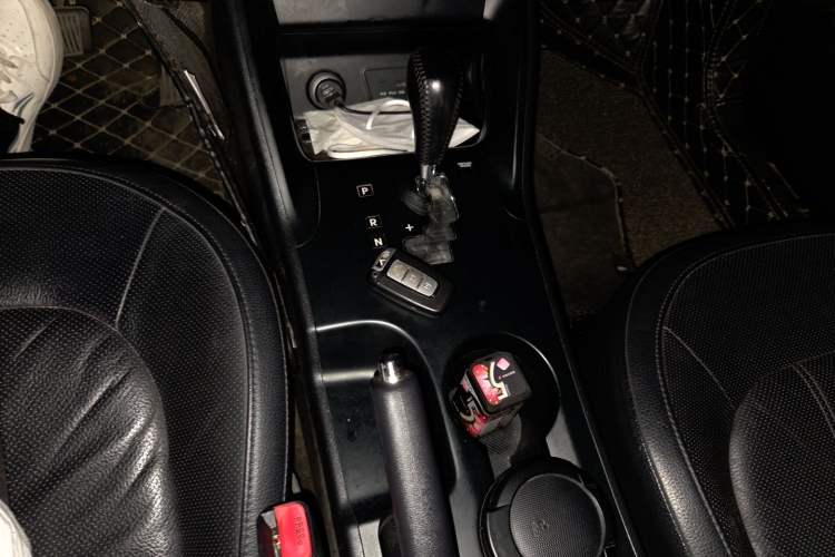 Used Hyundai ix35 2013 2.0L Automatic Two-Wheel Drive Smart GLS China IV Standard Gear Lever