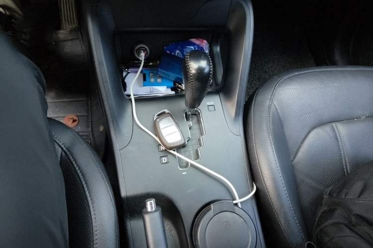 Used Hyundai ix35 2013 2.0L Automatic Two-Wheel Drive Smart GLS China IV Standard Gear Lever