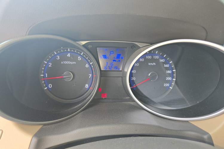 Used Hyundai ix35 2013 2.0L Automatic Two-Wheel Drive Smart GLS China IV Standard Instrument Cluster