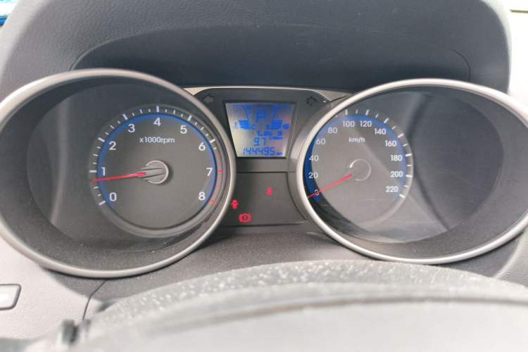 Used Hyundai ix35 2013 2.0L Automatic Two-Wheel Drive Smart GLS China IV Standard Instrument Cluster