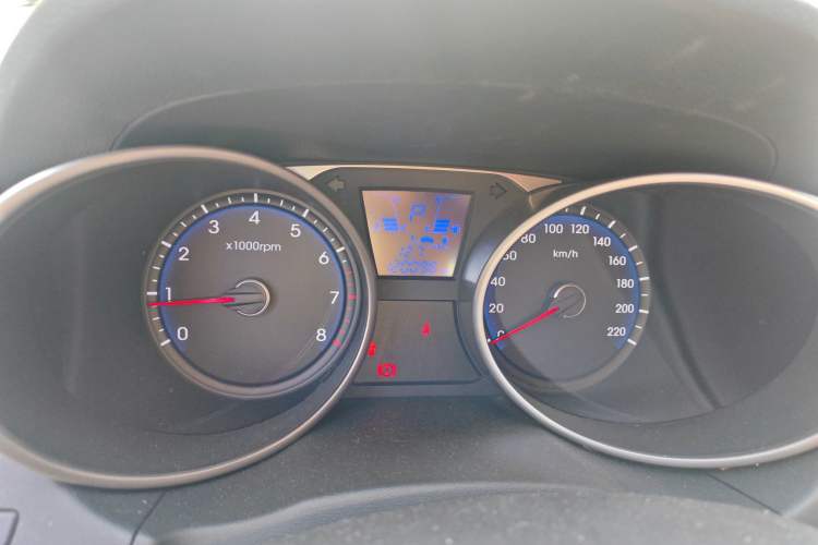 Used Hyundai ix35 2013 2.0L Automatic Two-Wheel Drive Smart GLS China IV Standard Instrument Cluster