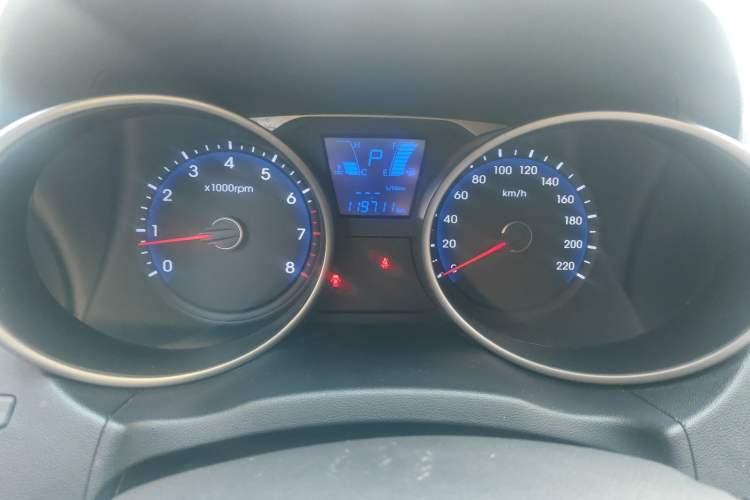 Used Hyundai ix35 2013 2.0L Automatic Two-Wheel Drive Smart GLS China IV Standard Instrument Cluster