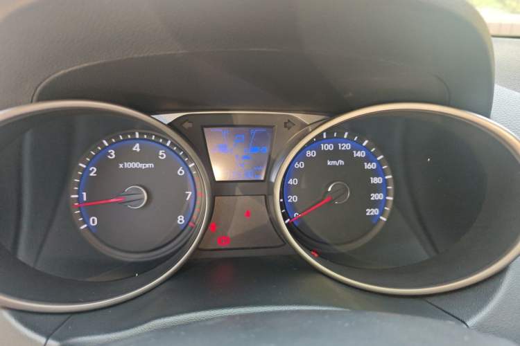 Used Hyundai ix35 2013 2.0L Automatic Two-Wheel Drive Smart GLS China IV Standard Instrument Cluster