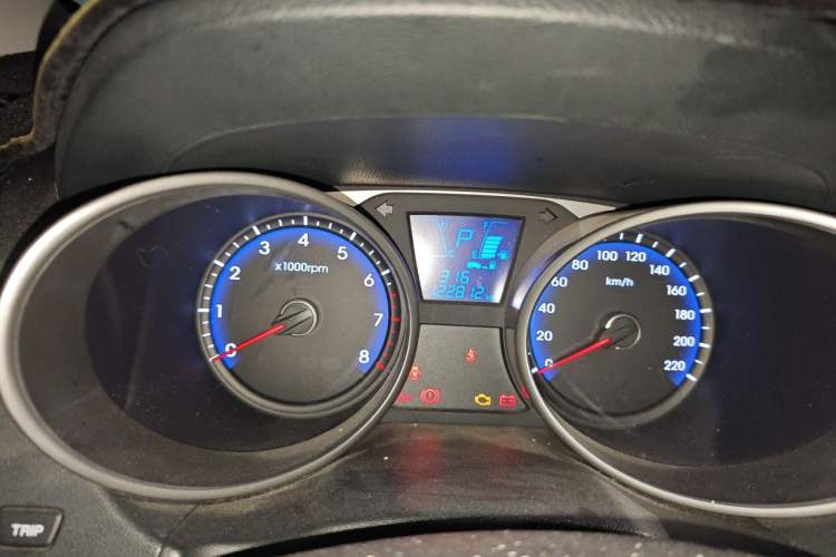 Used Hyundai ix35 2013 2.0L Automatic Two-Wheel Drive Smart GLS China IV Standard Instrument Cluster