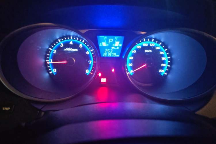 Used Hyundai ix35 2013 2.0L Automatic Two-Wheel Drive Smart GLS China IV Standard Instrument Cluster