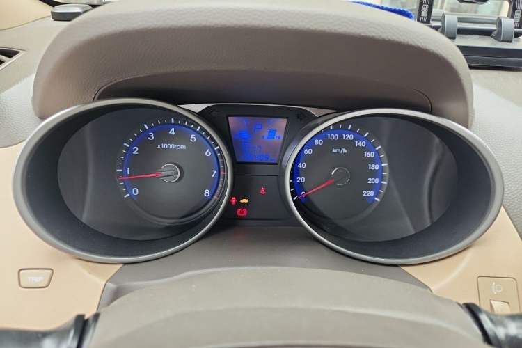 Used Hyundai ix35 2013 2.0L Automatic Two-Wheel Drive Smart GLS China IV Standard Instrument Cluster