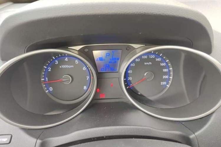 Used Hyundai ix35 2013 2.0L Automatic 4x4 Intelligent GLS China IV Standard Instrument Cluster