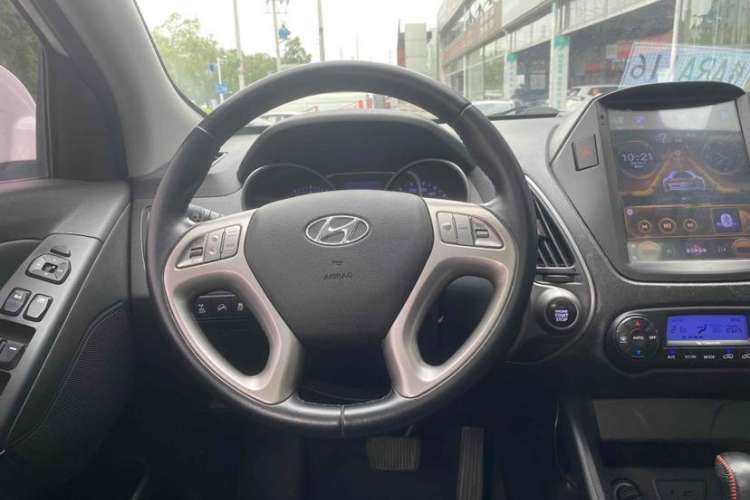 Used Hyundai ix35 2013 2.0L Automatic 4x4 Intelligent GLS China IV Standard Interior 1