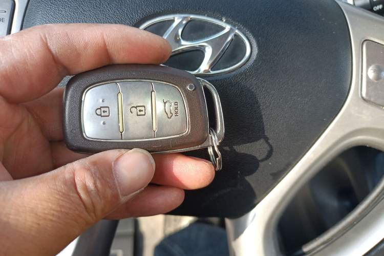 Used Hyundai ix35 2013 2.0L Automatic Two-Wheel Drive Smart GLS China IV Standard Interior 1