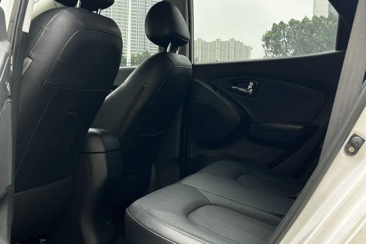 Used Hyundai ix35 2013 2.0L Automatic Two-Wheel Drive Smart GLS China IV Standard Interior 2