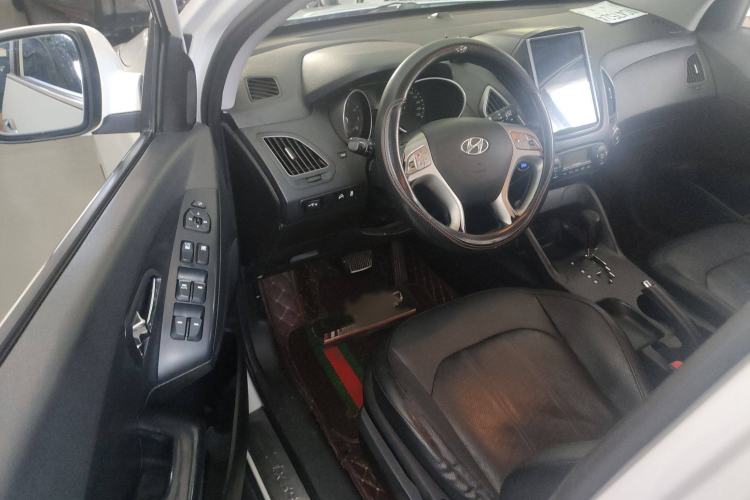 Used Hyundai ix35 2013 2.0L Automatic Two-Wheel Drive Smart GLS China IV Standard Interior 2
