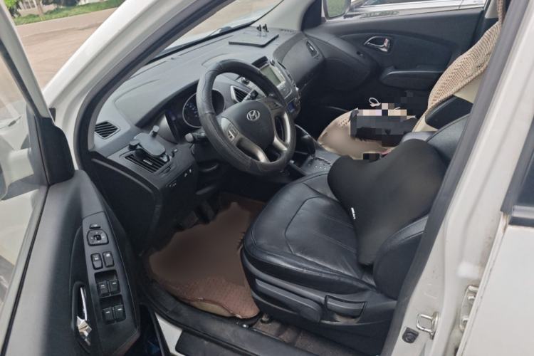 Used Hyundai ix35 2013 2.0L Automatic Two-Wheel Drive Smart GLS China IV Standard Interior 3