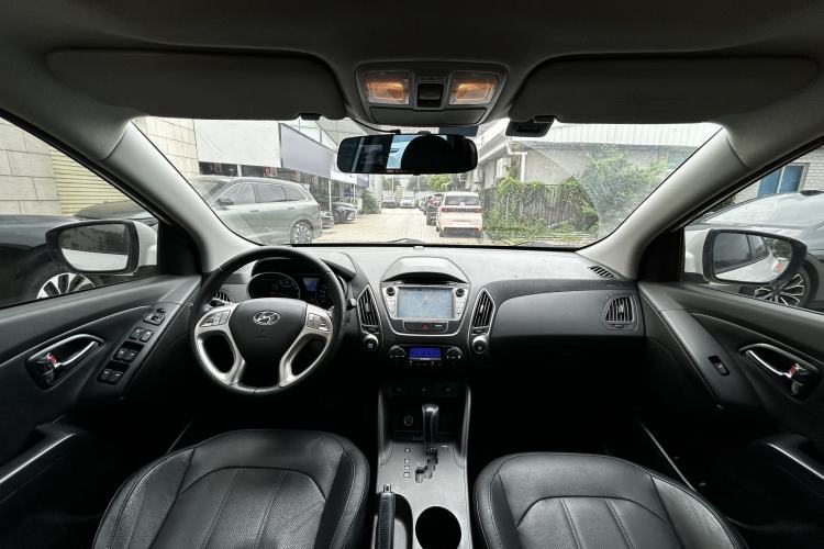 Used Hyundai ix35 2013 2.0L Automatic Two-Wheel Drive Smart GLS China IV Standard Interior 3