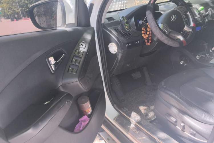 Used Hyundai ix35 2013 2.0L Automatic Two-Wheel Drive Smart GLS China V Standard Interior 3