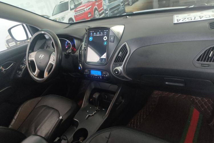Used Hyundai ix35 2013 2.0L Automatic Two-Wheel Drive Smart GLS China IV Standard Interior 3