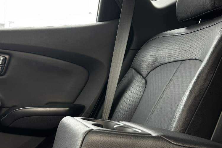 Used Hyundai ix35 2013 2.0L Automatic Two-Wheel Drive Smart GLS China IV Standard Interior 4