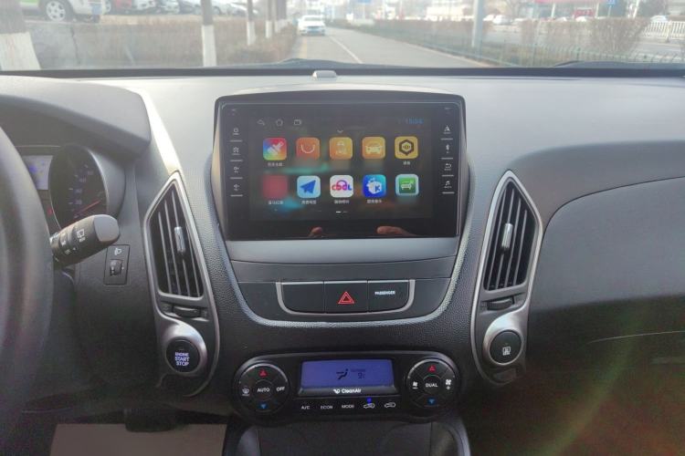 Used Hyundai ix35 2013 2.0L Automatic Two-Wheel Drive Smart GLS China IV Standard Interior 4
