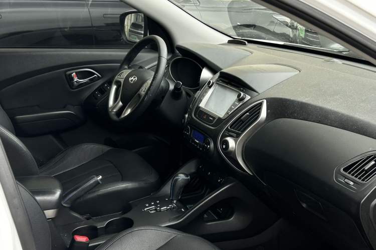 Used Hyundai ix35 2013 2.0L Automatic Two-Wheel Drive Smart GLS China IV Standard Interior 5
