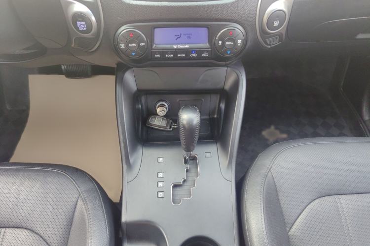 Used Hyundai ix35 2013 2.0L Automatic Two-Wheel Drive Smart GLS China IV Standard Interior 5