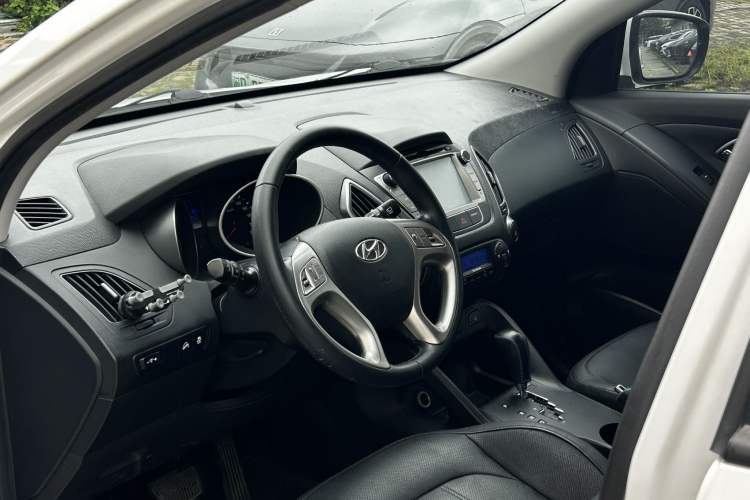 Used Hyundai ix35 2013 2.0L Automatic Two-Wheel Drive Smart GLS China IV Standard Interior 9