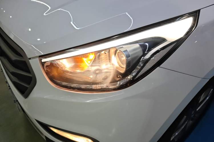 Used Hyundai ix35 2013 2.0L Automatic Two-Wheel Drive Smart GLS China IV Standard Left Front Headlight